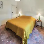 Awesome Home In Ouveillan 度假居