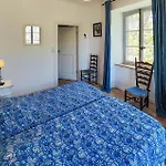 Awesome Home In Ouveillan