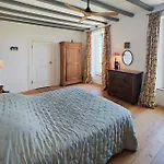 Awesome Home In Ouveillan 度假居