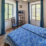 Awesome Home In Ouveillan