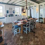 Awesome Home In Ouveillan Ouveillan