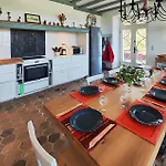 Awesome Home In Ouveillan