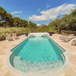 Awesome Home In Ouveillan 度假居