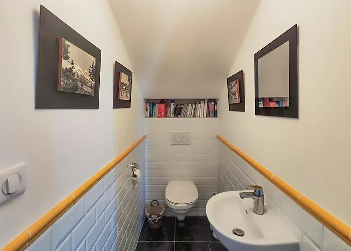 5 Bedroom Beautiful In *