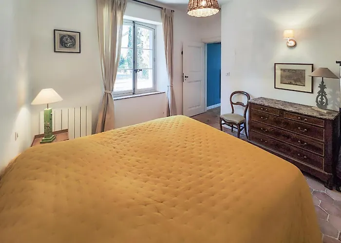 5 Bedroom Beautiful In Ouveillan