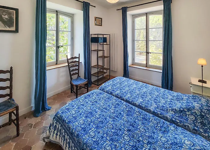 5 Bedroom Beautiful In