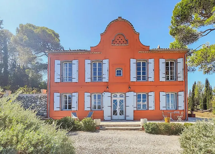 5 Bedroom Beautiful In *