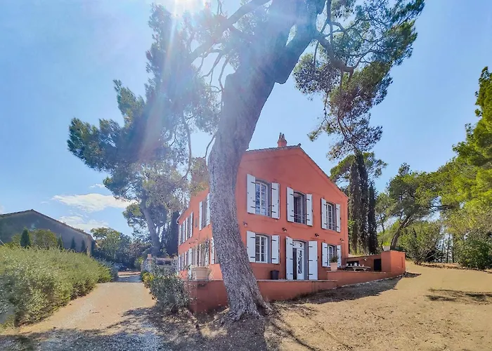 5 Bedroom Beautiful In Ouveillan